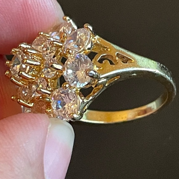 Austrian crystal 18k gold plated flower ring - Picture 8 of 9